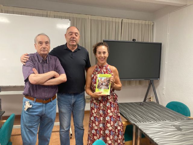 El Centro Social de Personas Mayores Murcia I acoge la donación de un incunable del siglo XVII sobre Letur - 2, Foto 2