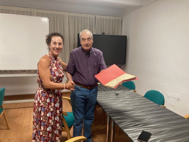 El Centro Social de Personas Mayores Murcia I acoge la donación de un incunable del siglo XVII sobre Letur - 3, Foto 3