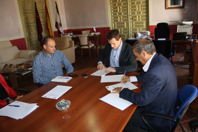 El Ayuntamiento de Cehegín y UCOMUR firman un convenio de colaboración - 2, Foto 2