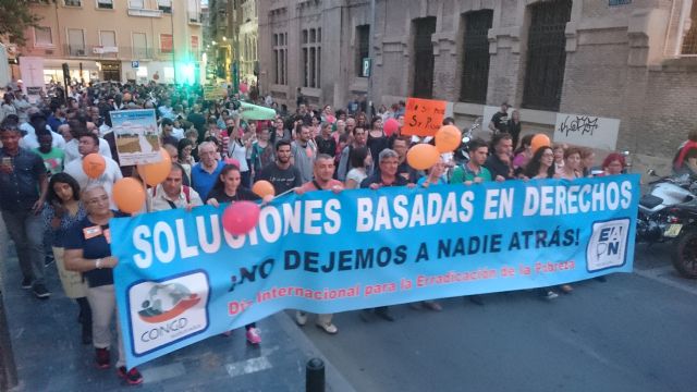 Cientos de personas se manifiestan en Murcia para exigir políticas que acaben con la pobreza y la desigualdad - 2, Foto 2