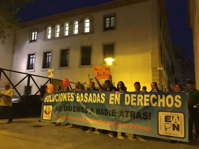 Cientos de personas se manifiestan en Murcia para exigir políticas que acaben con la pobreza y la desigualdad - 3, Foto 3