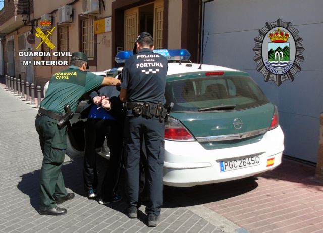 Detenidas in fraganti dos personas con más de seis kilos de cogollos de marihuana y 20.000 euros en Fortuna - 3, Foto 3
