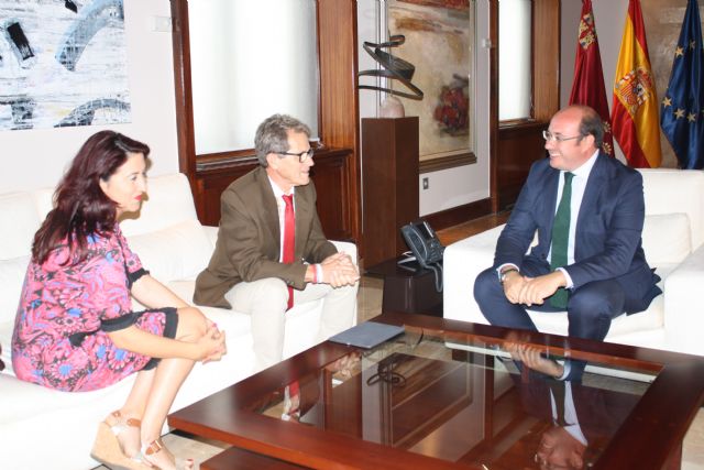 Pedro Antonio Sánchez se reúne con el preidente del Colegio Oficial de Aparejadores y Arquitectos Técnicos de la Región de Murcia - 2, Foto 2