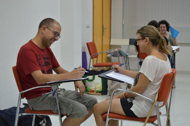 Los empleados municipales de la Región aprenden en Las Torres de Cotillas técnicas antiestrés en el trato personal con el ciudadano - 2, Foto 2