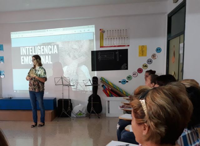 La Escuela de Inteligencia Emocional de la Universidad Popular de Cartagena conquista a las AMPAS - 1, Foto 1