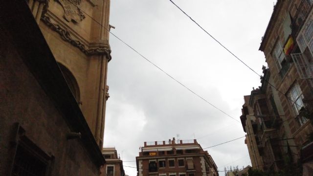 Huermur denunciará al Ayuntamiento si no retira los cables y postes eléctricos de las fachadas de la Catedral - 2, Foto 2