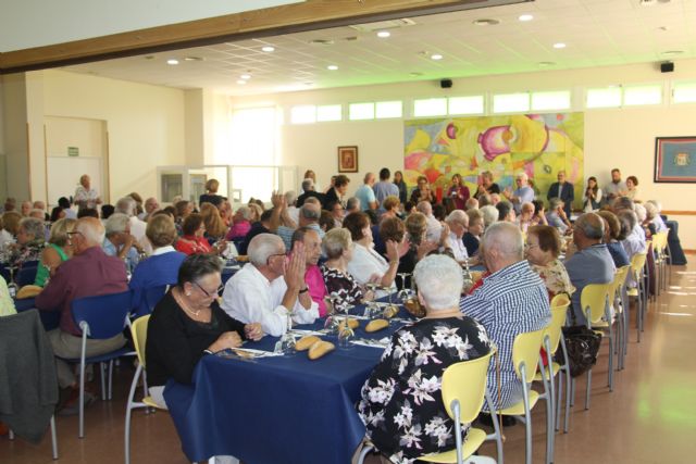 Los mayores de los hogares celebran la fiesta de los Abuelos - 1, Foto 1