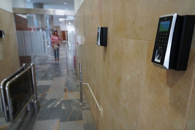 El Ayuntamiento ampliará a nuevos centros de trabajo el sistema de control de horarios - 1, Foto 1