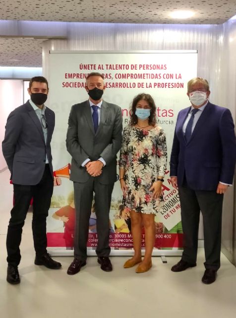 La directora de la Agencia Tributaria de la Región de Murcia explica a los economistas el Plan Estratégico de su organización para aumentar la productividad  un 20% - 1, Foto 1