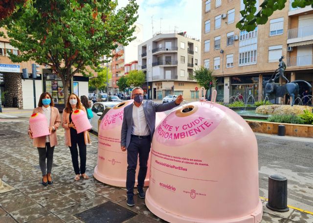Caravaca participa en la campaña medioambiental y solidaria 'Recicla por ellas' con motivo del 'Día Mundial del Cáncer de Mama' - 1, Foto 1