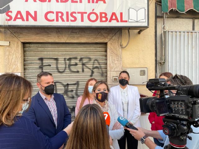 Actos vandálicos en la oficina de atención al público de Vox en el barrio de San Cristóbal - 1, Foto 1