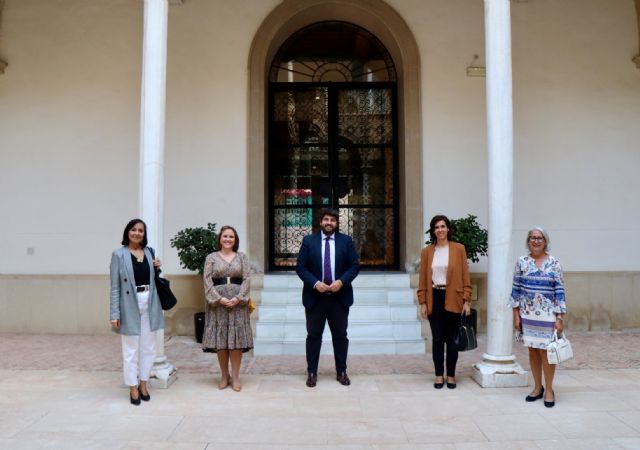 La Comunidad inicia los trámites para conceder la Medalla de Oro de la Región de Murcia a Coros y Danzas de Lorca - 1, Foto 1