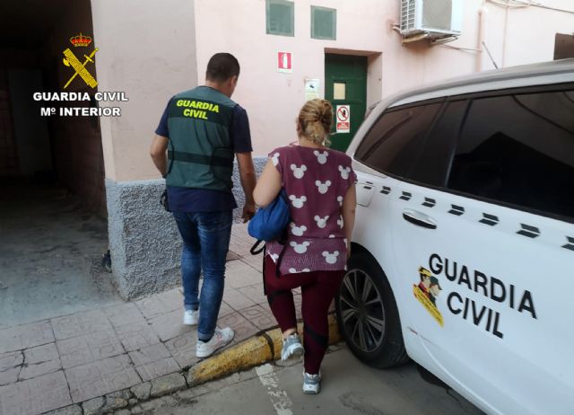 La Guardia Civil desarticula en Águilas un grupo delictivo dedicado al fraude para regularizar la situación de extranjeros - 1, Foto 1