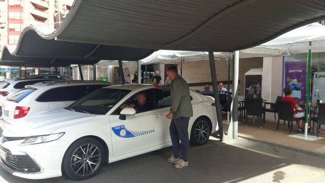 Los vecinos de pedanías llevan esperando tres años a que el PSOE redacte el estudio de viabilidad del Taxi Rural, que iba a realizar con urgencia - 2, Foto 2