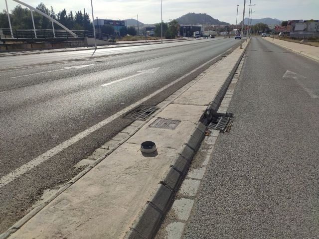 IU-Verdes denuncia el abandono del tramo urbano de la carretera de Villena - 2, Foto 2
