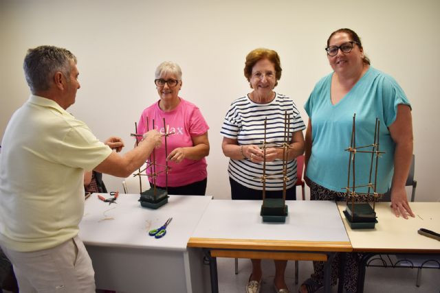 Concluye el curso gratuito Técnicas de base en arte floral urbano - 1, Foto 1