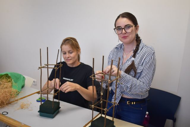 Concluye el curso gratuito Técnicas de base en arte floral urbano - 4, Foto 4