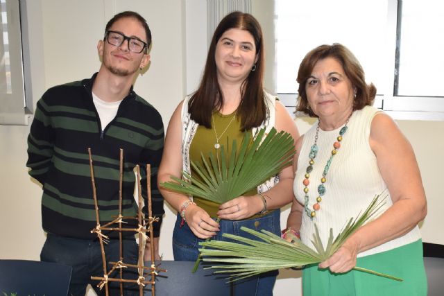 Concluye el curso gratuito Técnicas de base en arte floral urbano - 5, Foto 5