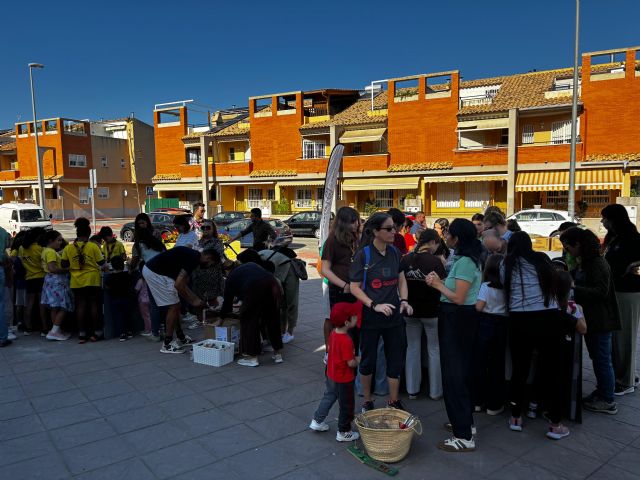 El Plan Foresta contribuye a crear un nuevo bosque urbano en Algezares en una actividad colectiva con los vecinos de la pedanía - 5, Foto 5