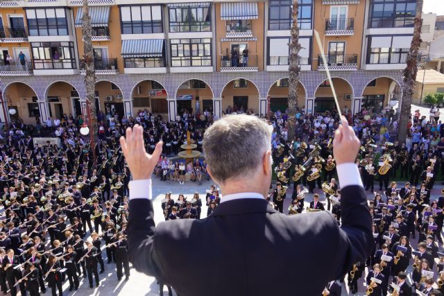 Veinte bandas y más de un millar de músicos convierten Santomera en un escenario de alegría y convivencia - 1, Foto 1