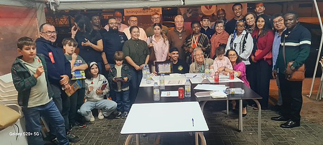 Representantes de consulados y organizaciones sociales debaten sobre la inmigración en el encuentro organizado ayer en el Kebab de Torre Pacheco asaltado el pasado mes de julio - 2, Foto 2