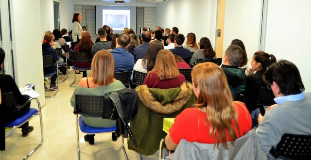  Carmen Mª García, matrona de HLA La Vega, Ayer durante las jornadas en HLA La Vega, Foto 1