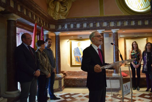 Diputados y exdiputados del Partido Popular arropan a Francisco Celdrán en el descubrimiento de su retrato oficial en la Asamblea Regional - 3, Foto 3