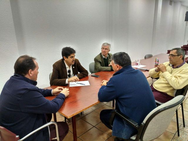 MC reclama que los trabajadores del taxi de Cartagena puedan desarrollar su trabajo en el aeropuerto de Corvera - 2, Foto 2
