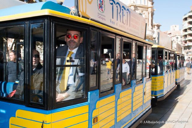 Un tren Modernista recorre el centro de Cartagena - 1, Foto 1