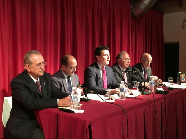 El Rector de la Universidad de Lleida, y Premio Nacional de Historia, Roberto Fernández Díaz advierte en San Javier del peligro de convertir el patriotismo local en un nacionalismo cantonal - 2, Foto 2