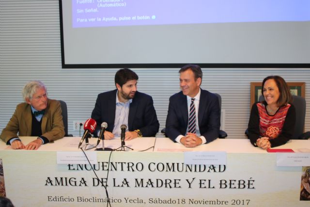 López Miras entrega la acreditación ´Hospital amigo de las madres y los niños´ al hospital Virgen del Castillo de Yecla - 2, Foto 2