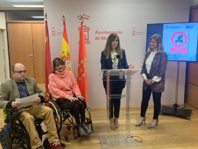 El Ayuntamiento y ASPAYM Murcia lanzan una campaña para dar visibilidad a los obstáculos que encuentran las personas con movilidad reducida en entornos urbanos - 2, Foto 2