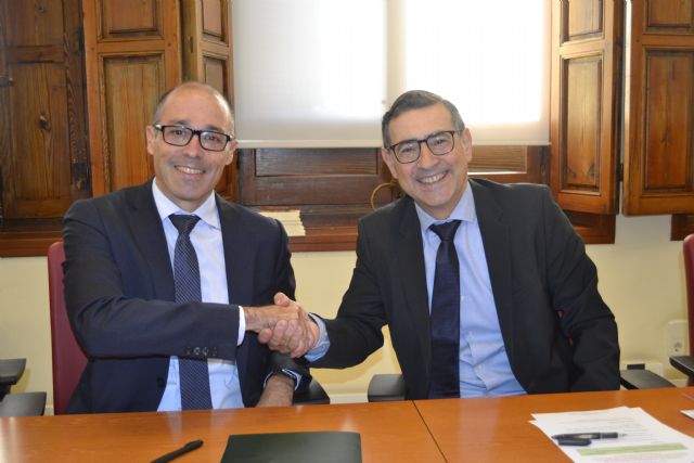 La Universidad de Murcia y la empresa Ruiz Moreno y Gálvez Peñalver Abogados firman un convenio de colaboración - 1, Foto 1