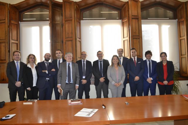 La Universidad de Murcia y la empresa Ruiz Moreno y Gálvez Peñalver Abogados firman un convenio de colaboración - 2, Foto 2