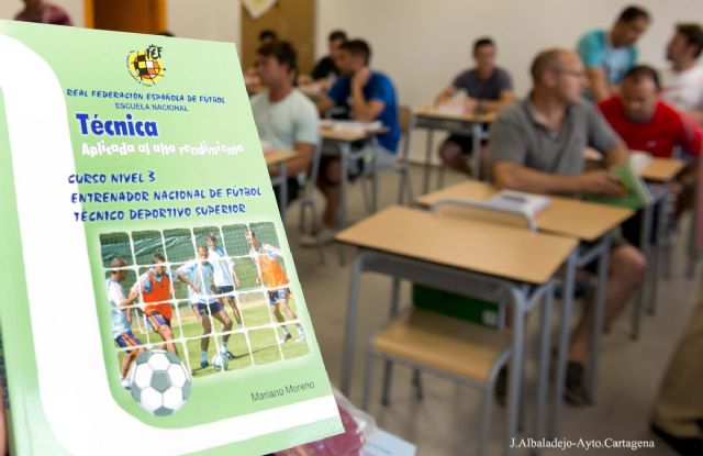 Los nuevos cursos de entrenador y coordinador de clubes de fútbol de ámbito UEFA se realizarán en Cartagena - 1, Foto 1