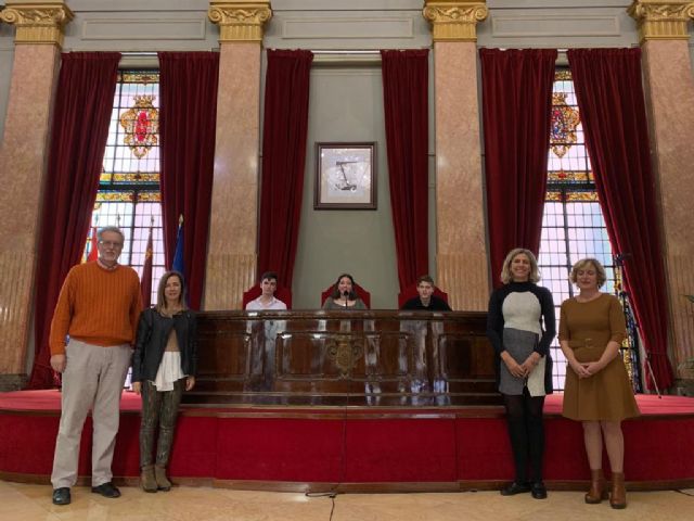 Alumnos del IES Licenciado Francisco Cascales convierten el Salón de Plenos del Ayuntamiento en sede del Parlamento Europeo - 1, Foto 1