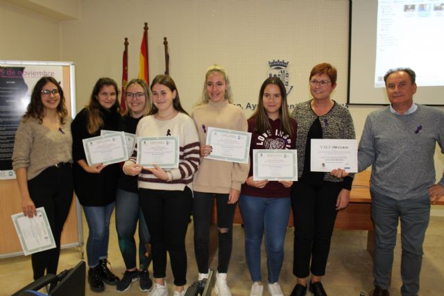 Los ganadores del concurso de carteles y vídeos sobre el 25N reciben sus premios - 3, Foto 3