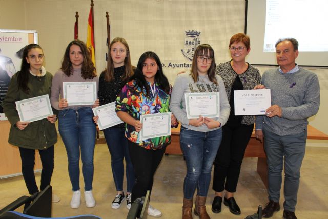 Los ganadores del concurso de carteles y vídeos sobre el 25N reciben sus premios - 4, Foto 4