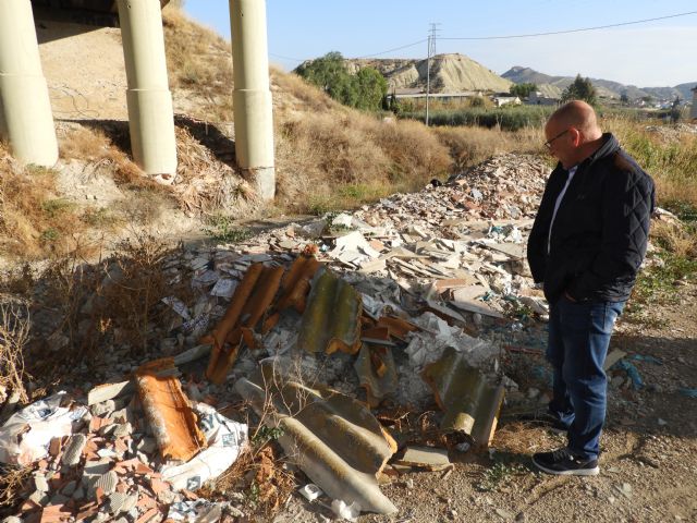 Lorca se llena de escombreras ilegales - 1, Foto 1