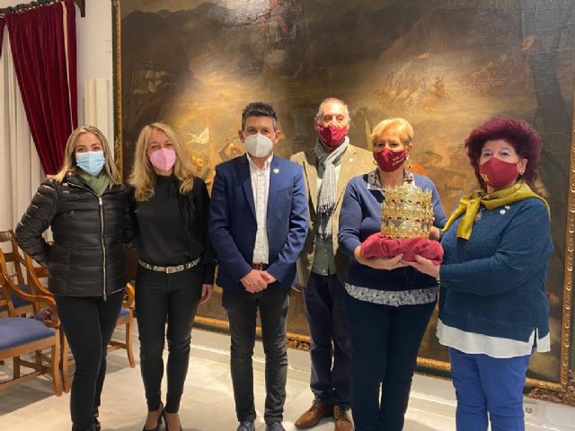 La Federación San Clemente estrenará, este sábado en el Desfile Parada de la Historia Medieval de Lorca, la tiara pontifical donada por la Camarera al patrón de la ciudad - 1, Foto 1