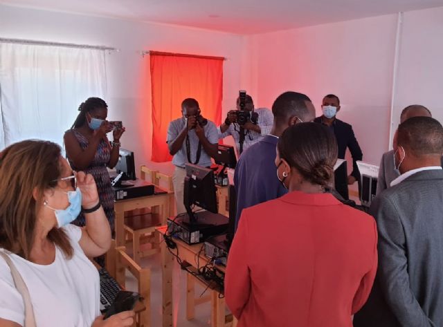 El primer ministro de Cabo Verde inaugura la segunda aula TIC donada por Izertis al país africano - 2, Foto 2