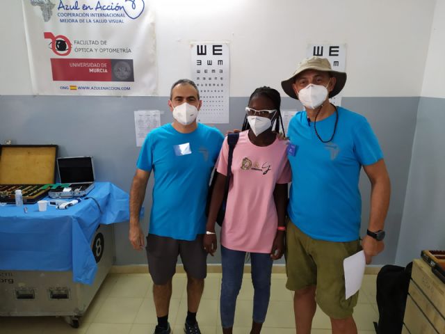 El decano de Óptica y Optometría de la Universidad de Murcia participa en la expedición a Senegal de Azul en Acción - 1, Foto 1