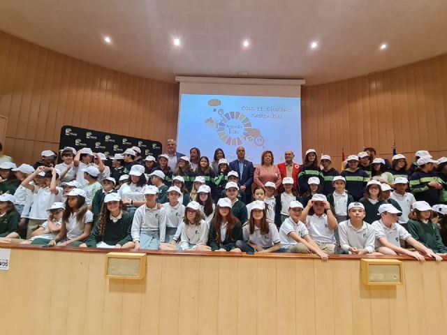 Cruz Roja y el alumnado del Centro Educativo Los Olivos de Molina de Segura colaboran en la puesta en marcha del proyecto Ciudades Sostenibles ODS 11 - 1, Foto 1