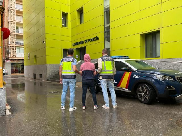 La Policía Nacional, tras la localización de numerosas víctimas, consigue desarticular grupo organizado dedicado a estafar a inmigrantes - 1, Foto 1