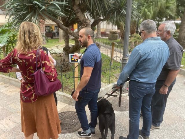 El Ayuntamiento pone en marcha un recorrido turístico para personas con discapacidad visual mediante códigos Navilens - 1, Foto 1