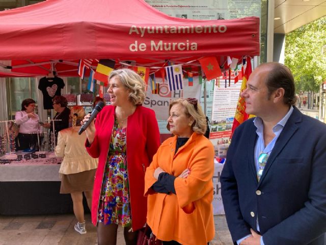 El talento emprendedor femenino se exhibe en la calle Almudena de Murcia - 1, Foto 1