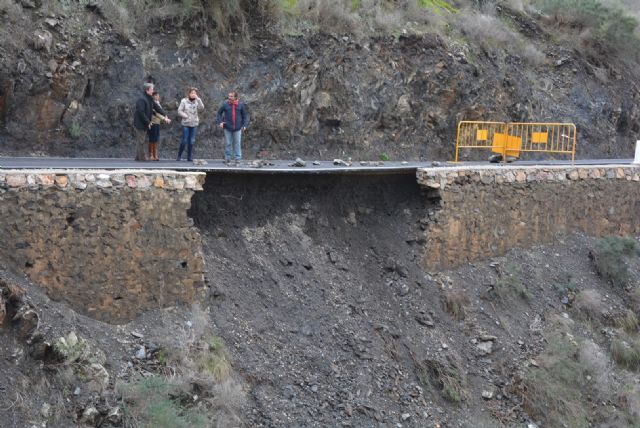 Dos carreteras de la localidad siguen cortadas como consecuencia de los daños causados por las lluvias - 1, Foto 1