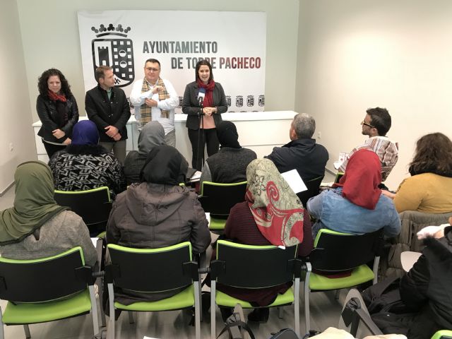 Entrega de diplomas a los participantes en el taller de reparación de calzado - 2, Foto 2