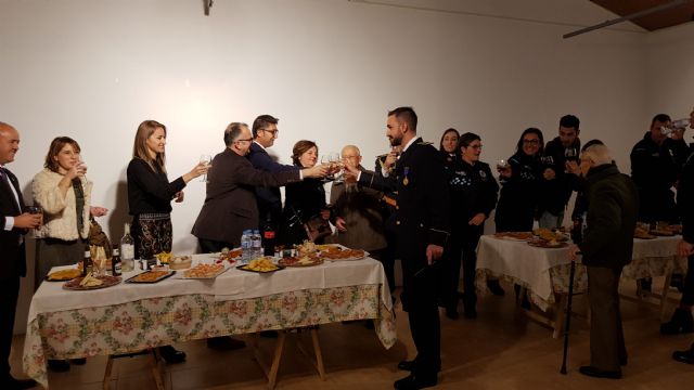 La Polica Local se acerca a los vecinos en el da de su patrn, Foto 3