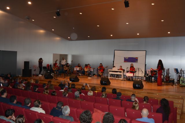 La Escuela de Artes Nogalte celebra su festival de Navidad a beneficio de Afemac - 2, Foto 2